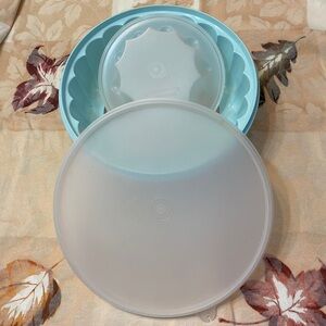 Tupperware jello mold.